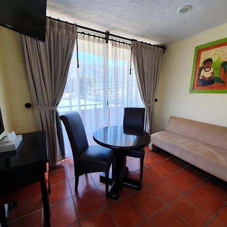 Suites Pancho Villas Bacalar - Lagoon View Экстерьер фото