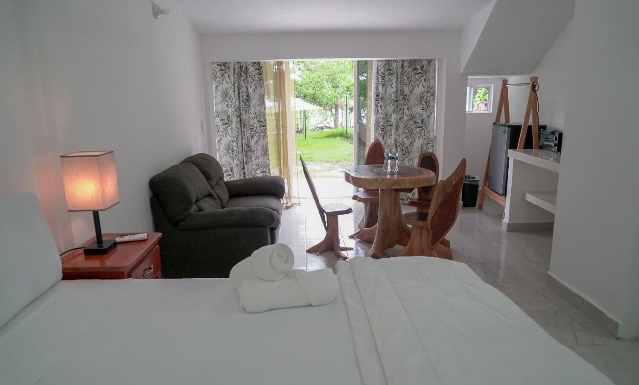 Suites Pancho Villas Bacalar - Lagoon View Экстерьер фото